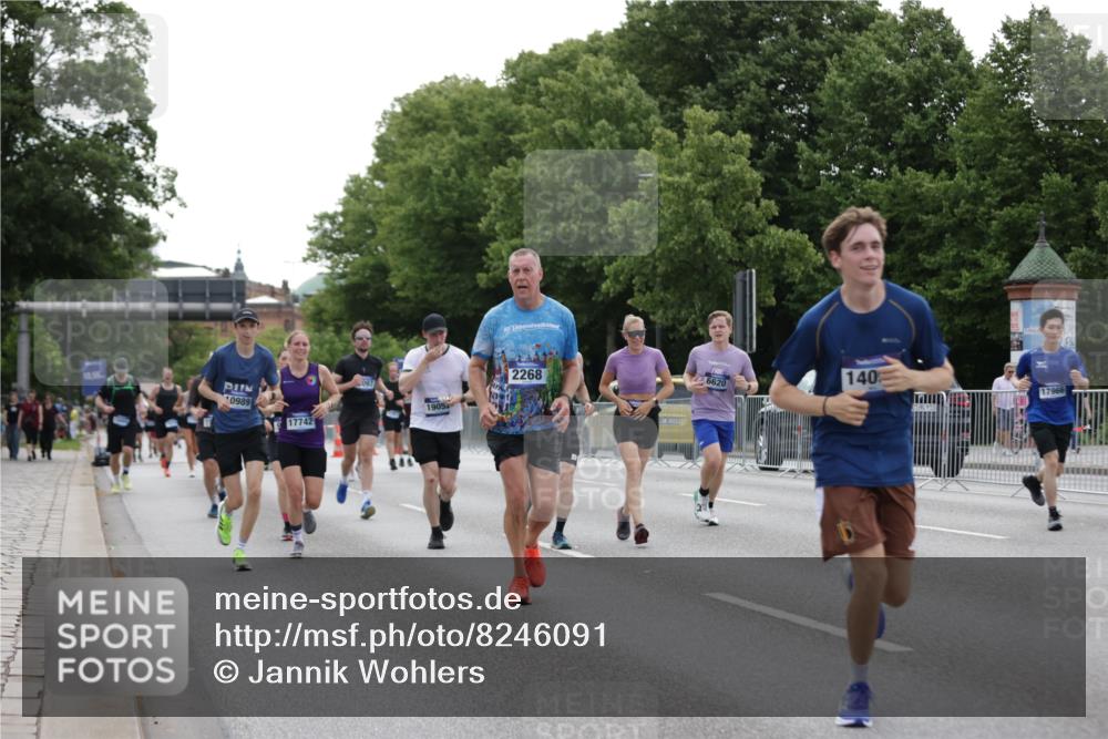 29.06.2025 - hella hamburg halbmarathon Jannik Wohlers http://msf.ph/oto/8246091 29.06.2025 10:30:32 Lombardsbrücke 1059, 1472, 2097, 2268, 2505, 3131, 3281, 4198, 6556, 6620, 6787, 7351, 8757, 9576, 9830, 10989, 11981, 12384, 14095, 14803, 15299, 15466, 15589, 17742, 17966, 19052 meine-sportfotos.de