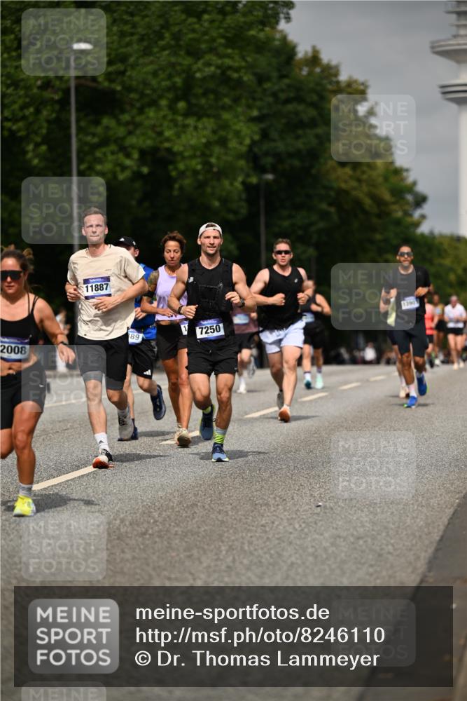 29.06.2025 - hella hamburg halbmarathon Dr. Thomas Lammeyer http://msf.ph/oto/8246110 29.06.2025 10:14:13 Kennedybrücke 1052, 1456, 1483, 1513, 1573, 4389, 7042, 7058, 7250, 7685, 8090, 8890, 9681, 9816, 9988, 11027, 11180 meine-sportfotos.de