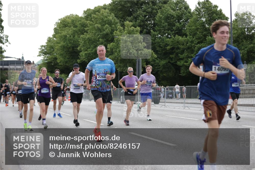 29.06.2025 - hella hamburg halbmarathon Jannik Wohlers http://msf.ph/oto/8246157 29.06.2025 10:30:32 Lombardsbrücke 1059, 1472, 2097, 2268, 2505, 3131, 3281, 4198, 6556, 6620, 6787, 7351, 8757, 9576, 9830, 10989, 11981, 12384, 14095, 14803, 15299, 15466, 15589, 17742, 17966, 19052 meine-sportfotos.de