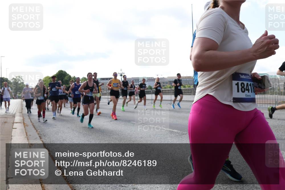 29.06.2025 - hella hamburg halbmarathon Lena Gebhardt http://msf.ph/oto/8246189 29.06.2025 09:56:33 Lombardsbrücke 1061, 1452, 1460, 1496, 1499, 1592, 1628, 1833, 1877, 2013, 2058, 2082, 2083, 2208, 2378, 2396, 2504, 2771, 2953, 2996, 3060, 3256, 3296, 3310, 3652, 4065, 4077, 4377, 4404, 4635, 4711, 4833, 5169, 5194, 5482, 5600, 5607, 5839, 5978, 6033, 6115, 6168, 6286, 6511, 6512, 6561, 6562, 7178, 7332, 7383, 7475, 7583, 7943, 8261, 8361, 8514, 8572, 8587, 8618, 8661, 8710, 8863, 8921, 8968, 8989, 8996, 9082, 9246, 9537, 9597, 9638, 10596 meine-sportfotos.de