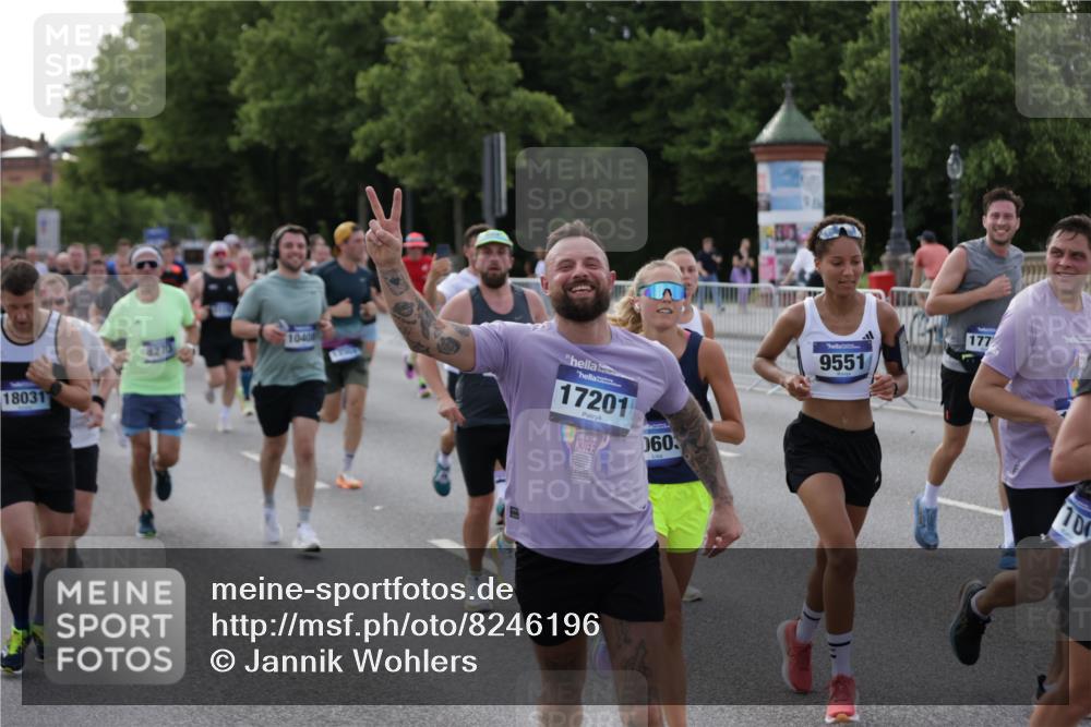 29.06.2025 - hella hamburg halbmarathon Jannik Wohlers http://msf.ph/oto/8246196 29.06.2025 09:55:29 Lombardsbrücke 1143, 1216, 1257, 1267, 1461, 1507, 1630, 1689, 2250, 2284, 2818, 2864, 2884, 3399, 3543, 3654, 3692, 3945, 4033, 4127, 4324, 4345, 4346, 4557, 4601, 5116, 6134, 6481, 6994, 7056, 7100, 7224, 7269, 7367, 7657, 8234, 8273, 8390, 8668, 8821, 8977, 9074, 9491, 9551, 10408, 10603, 10811, 10895, 11009, 11211, 11429, 11645, 11733, 11819, 11977, 12277, 12379, 13032, 13073, 13301, 13672, 13758, 13799, 13803, 13807, 14239, 14628, 15392, 15502, 16175, 16738, 17842 meine-sportfotos.de