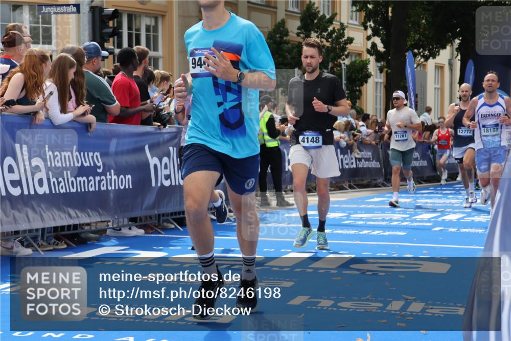 29.06.2025 - hella hamburg halbmarathon Strokosch-Dieckow http://msf.ph/oto/8246198 29.06.2025 10:38:41 Ziel 2296, 2719, 4148, 5248, 6684, 8450, 9264, 9403, 9540, 10218, 11055, 11281, 11282, 11379, 12772, 13755, 13800, 14093, 15372, 17154, 18188, 19004 meine-sportfotos.de