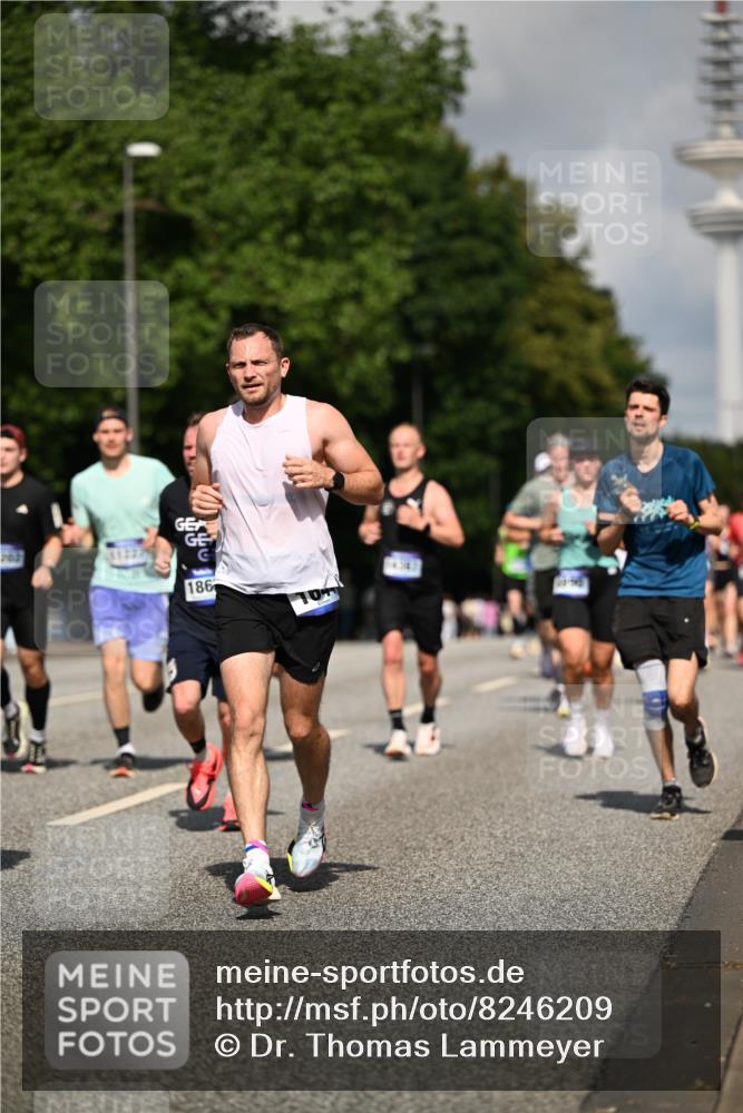 29.06.2025 - hella hamburg halbmarathon Dr. Thomas Lammeyer http://msf.ph/oto/8246209 29.06.2025 09:51:28 Kennedybrücke 1164, 1385, 1562, 1644, 1743, 2296, 3959, 4860, 5091, 5092, 5315, 5923, 6684, 6990, 8362, 8901, 9178, 9944, 10384, 10793, 10900, 10968, 11202, 11227 meine-sportfotos.de