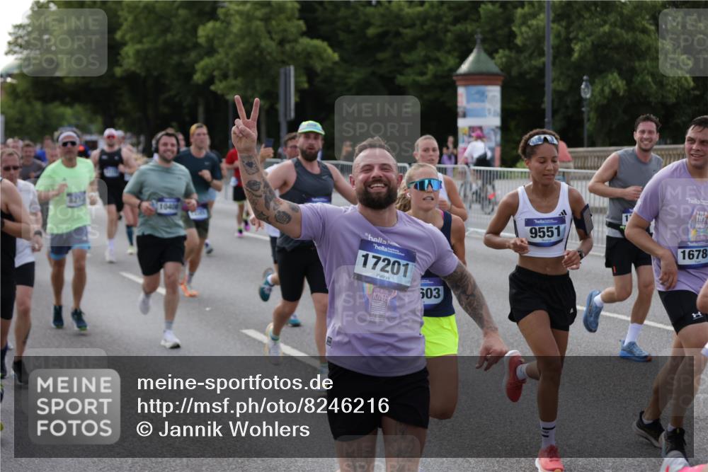29.06.2025 - hella hamburg halbmarathon Jannik Wohlers http://msf.ph/oto/8246216 29.06.2025 09:55:29 Lombardsbrücke 1143, 1216, 1257, 1267, 1461, 1507, 1630, 1689, 2250, 2284, 2818, 2864, 2884, 3399, 3543, 3654, 3692, 3945, 4033, 4127, 4324, 4345, 4346, 4557, 4601, 5116, 6134, 6481, 6994, 7056, 7100, 7224, 7269, 7367, 7657, 8234, 8273, 8390, 8668, 8821, 8977, 9074, 9491, 9551, 10408, 10603, 10811, 10895, 11009, 11211, 11429, 11645, 11733, 11819, 11977, 12277, 12379, 13032, 13073, 13301, 13672, 13758, 13799, 13803, 13807, 14239, 14628, 15392, 15502, 16175, 16738, 17842 meine-sportfotos.de