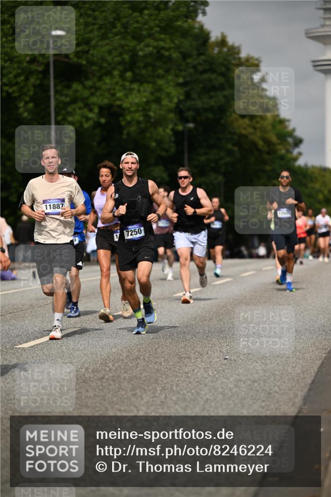 29.06.2025 - hella hamburg halbmarathon Dr. Thomas Lammeyer http://msf.ph/oto/8246224 29.06.2025 10:14:13 Kennedybrücke 1052, 1456, 1483, 1513, 1573, 4389, 7042, 7058, 7250, 7685, 8090, 8890, 9681, 9816, 9988, 11027, 11180 meine-sportfotos.de