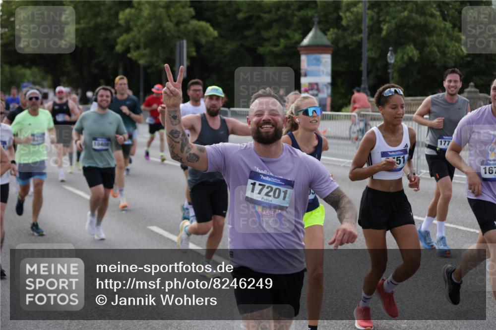 29.06.2025 - hella hamburg halbmarathon Jannik Wohlers http://msf.ph/oto/8246249 29.06.2025 09:55:30 Lombardsbrücke 1143, 1216, 1257, 1267, 1461, 1507, 1630, 1689, 2250, 2260, 2818, 2864, 2884, 3543, 3654, 3692, 3945, 4033, 4127, 4324, 4345, 4346, 4557, 4601, 5116, 6134, 6481, 6994, 7056, 7100, 7224, 7269, 7367, 7657, 8234, 8273, 8390, 8668, 8821, 8977, 9074, 9551, 10408, 10603, 10811, 10895, 11009, 11211, 11429, 11645, 11733, 11977, 12277, 12379, 13032, 13073, 13301, 13672, 13758, 13803, 13807, 14239, 14628, 15392, 15502, 16175, 16738, 17842 meine-sportfotos.de
