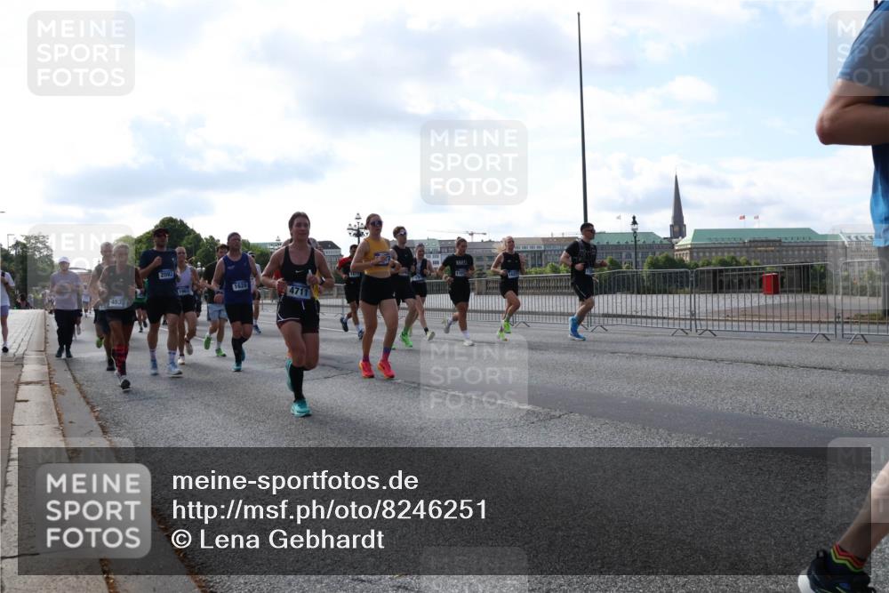 29.06.2025 - hella hamburg halbmarathon Lena Gebhardt http://msf.ph/oto/8246251 29.06.2025 09:56:33 Lombardsbrücke 1061, 1452, 1460, 1496, 1499, 1592, 1628, 1833, 1877, 2013, 2058, 2082, 2083, 2208, 2378, 2396, 2504, 2771, 2953, 2996, 3060, 3256, 3296, 3310, 3652, 4065, 4077, 4377, 4404, 4635, 4711, 4833, 5169, 5194, 5482, 5600, 5607, 5839, 5978, 6033, 6115, 6168, 6286, 6511, 6512, 6561, 6562, 7178, 7332, 7383, 7475, 7583, 7943, 8261, 8361, 8514, 8572, 8587, 8618, 8661, 8710, 8863, 8921, 8968, 8989, 8996, 9082, 9246, 9537, 9597, 9638, 10596 meine-sportfotos.de