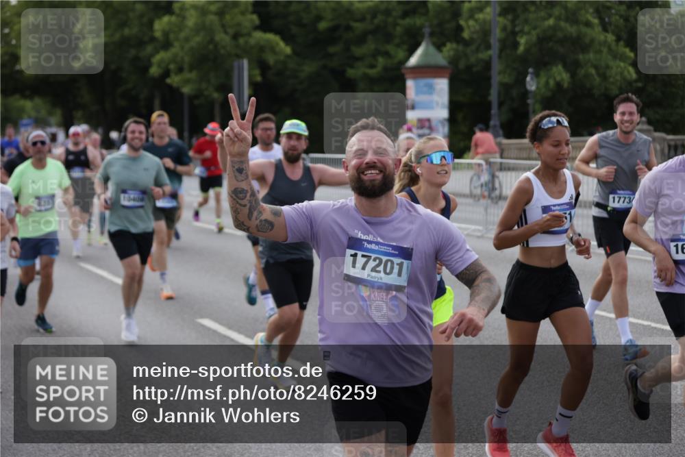 29.06.2025 - hella hamburg halbmarathon Jannik Wohlers http://msf.ph/oto/8246259 29.06.2025 09:55:30 Lombardsbrücke 1143, 1216, 1257, 1267, 1461, 1507, 1630, 1689, 2250, 2260, 2818, 2864, 2884, 3543, 3654, 3692, 3945, 4033, 4127, 4324, 4345, 4346, 4557, 4601, 5116, 6134, 6481, 6994, 7056, 7100, 7224, 7269, 7367, 7657, 8234, 8273, 8390, 8668, 8821, 8977, 9074, 9551, 10408, 10603, 10811, 10895, 11009, 11211, 11429, 11645, 11733, 11977, 12277, 12379, 13032, 13073, 13301, 13672, 13758, 13803, 13807, 14239, 14628, 15392, 15502, 16175, 16738, 17842 meine-sportfotos.de