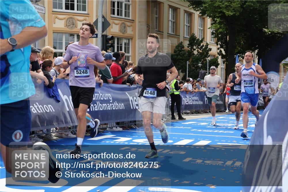 29.06.2025 - hella hamburg halbmarathon Strokosch-Dieckow http://msf.ph/oto/8246275 29.06.2025 10:38:42 Ziel 2296, 2719, 4148, 5248, 6684, 8450, 9264, 9403, 9540, 10218, 11055, 11281, 11282, 12772, 13755, 13800, 14093, 15372, 17154, 18188, 19004 meine-sportfotos.de