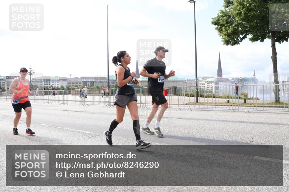 29.06.2025 - hella hamburg halbmarathon Lena Gebhardt http://msf.ph/oto/8246290 29.06.2025 10:10:02 Lombardsbrücke 1052, 1456, 1548, 1823, 3921, 4592, 5511, 7042, 7058, 7081, 7333, 7636, 8090, 8219, 8685, 8890, 9150, 9297, 9306, 9366, 9434, 9674, 9781, 10036, 10943, 11027, 12255, 12509, 12567, 13739, 16191, 16445, 16455, 16872, 16918, 17148, 17630, 17899, 18076, 18196, 18440, 18707, 19242 meine-sportfotos.de
