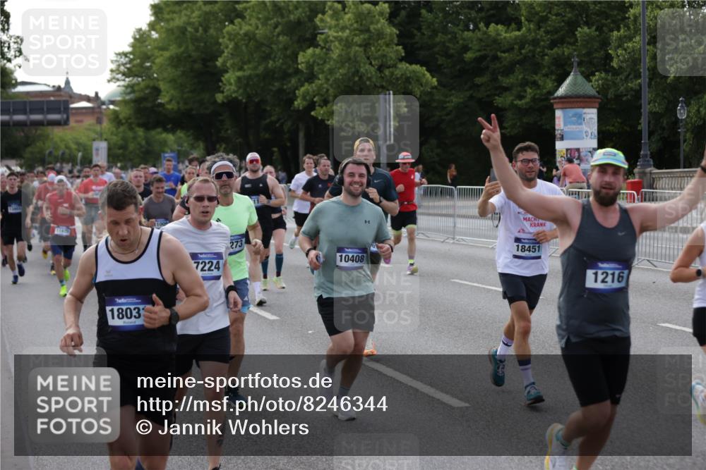 29.06.2025 - hella hamburg halbmarathon Jannik Wohlers http://msf.ph/oto/8246344 29.06.2025 09:55:30 Lombardsbrücke 1143, 1216, 1257, 1267, 1461, 1507, 1630, 1689, 2250, 2260, 2818, 2864, 2884, 3543, 3654, 3692, 3945, 4033, 4127, 4324, 4345, 4346, 4557, 4601, 5116, 6134, 6481, 6994, 7056, 7100, 7224, 7269, 7367, 7657, 8234, 8273, 8390, 8668, 8821, 8977, 9074, 9551, 10408, 10603, 10811, 10895, 11009, 11211, 11429, 11645, 11733, 11977, 12277, 12379, 13032, 13073, 13301, 13672, 13758, 13803, 13807, 14239, 14628, 15392, 15502, 16175, 16738, 17842 meine-sportfotos.de