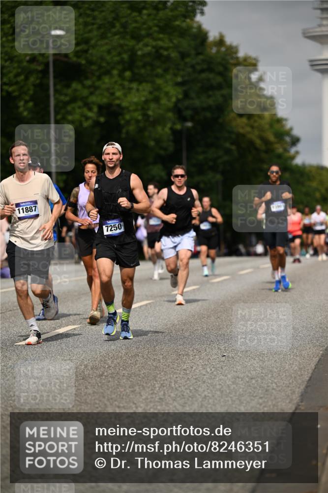 29.06.2025 - hella hamburg halbmarathon Dr. Thomas Lammeyer http://msf.ph/oto/8246351 29.06.2025 10:14:14 Kennedybrücke 1052, 1456, 1483, 1513, 1573, 4389, 7042, 7058, 7250, 7685, 8090, 8685, 8890, 9681, 9816, 9988, 11027, 11180 meine-sportfotos.de
