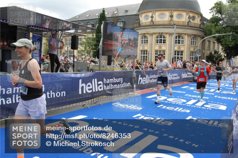 29.06.2025 - hella hamburg halbmarathon Michael Strokosch http://msf.ph/oto/8246353 29.06.2025 10:49:24 Ziel 4183, 4185, 6158, 9348, 10053, 10189, 11819, 12670, 13450, 14526, 15422, 15784, 15894, 15966 meine-sportfotos.de