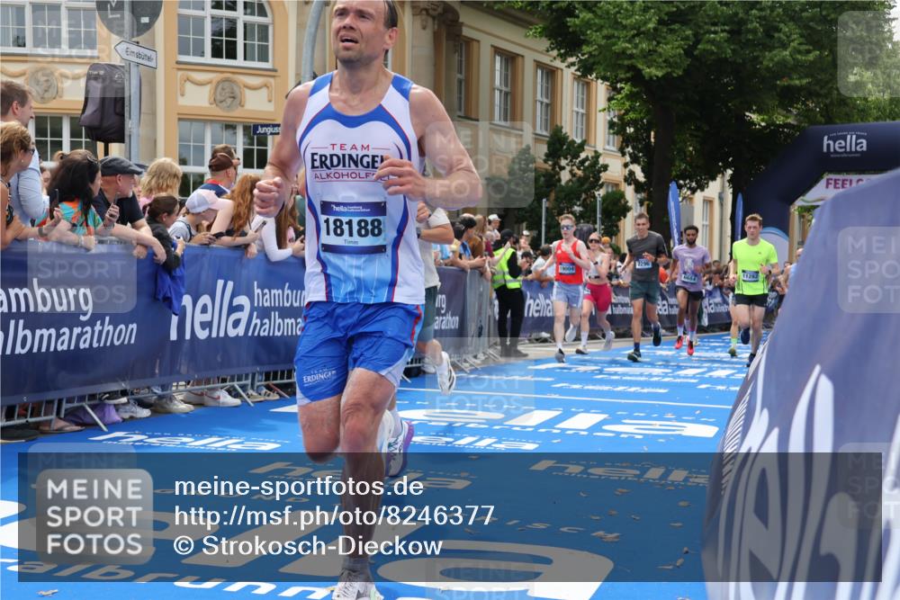 29.06.2025 - hella hamburg halbmarathon Strokosch-Dieckow http://msf.ph/oto/8246377 29.06.2025 10:38:44 Ziel 2296, 2719, 4148, 5248, 6684, 8450, 9264, 9403, 9540, 10218, 11055, 11281, 11282, 12772, 13755, 13800, 14093, 15372, 18188, 19004 meine-sportfotos.de