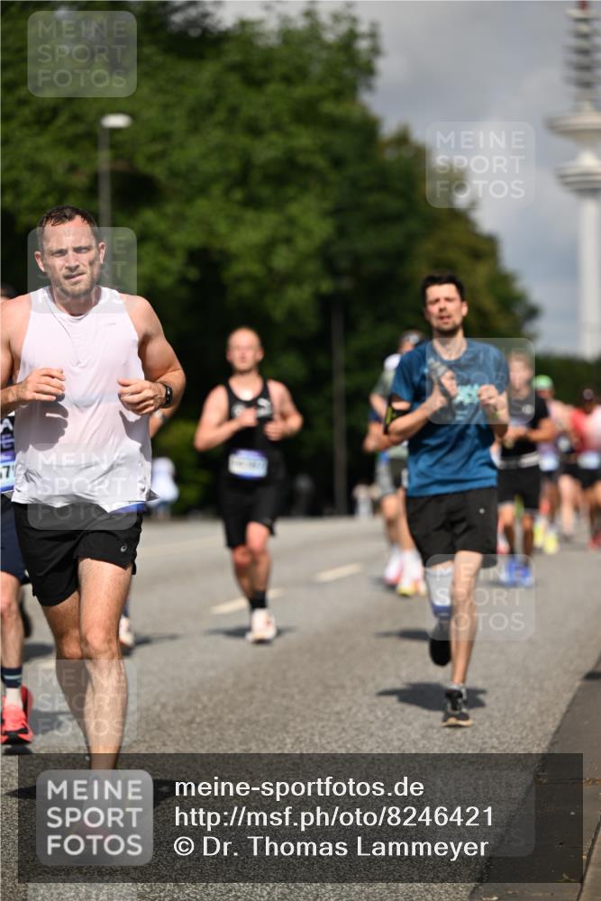 29.06.2025 - hella hamburg halbmarathon Dr. Thomas Lammeyer http://msf.ph/oto/8246421 29.06.2025 09:51:29 Kennedybrücke 1164, 1385, 1562, 1644, 1743, 2296, 2767, 3959, 4860, 5091, 5092, 5315, 5923, 6684, 6990, 8362, 9178, 9944, 10384, 10793, 10900, 10968, 11202, 11227 meine-sportfotos.de