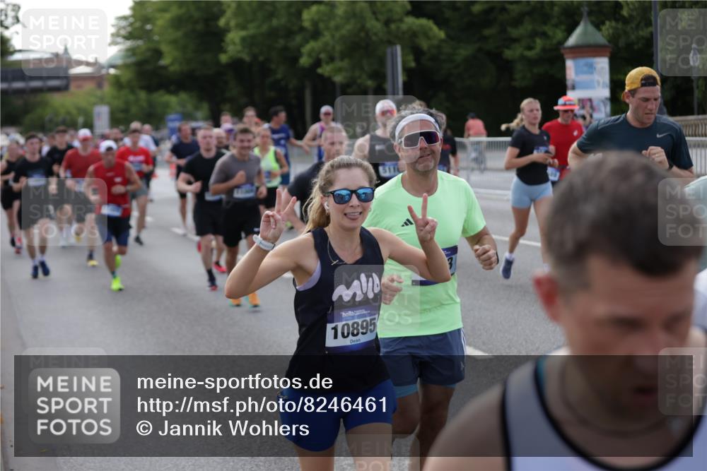 29.06.2025 - hella hamburg halbmarathon Jannik Wohlers http://msf.ph/oto/8246461 29.06.2025 09:55:32 Lombardsbrücke 1143, 1216, 1257, 1267, 1461, 1502, 1507, 1689, 2250, 2260, 2818, 2864, 2884, 3060, 3543, 3692, 3945, 4033, 4127, 4324, 4346, 4557, 4601, 5116, 6134, 6481, 6994, 7056, 7100, 7224, 7332, 7367, 7657, 8234, 8273, 8335, 8390, 8668, 8821, 8977, 9074, 9551, 10408, 10603, 10811, 10895, 11009, 11211, 11429, 11645, 11733, 12277, 12379, 12523, 13032, 13073, 13301, 13672, 13758, 13803, 13807, 14239, 14628, 14928, 15384, 15392, 15502, 16175, 16623, 16738, 17842 meine-sportfotos.de