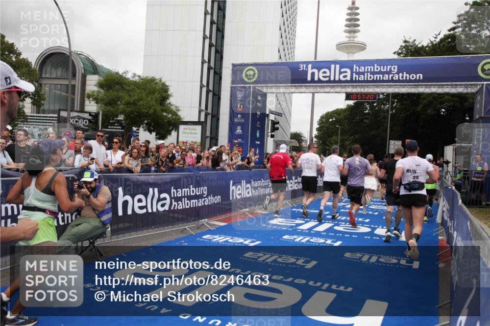 29.06.2025 - hella hamburg halbmarathon Michael Strokosch http://msf.ph/oto/8246463 29.06.2025 10:57:19 Ziel 1387, 1877, 2417, 2676, 4167, 4940, 8585, 9577, 9884, 9934, 10383, 11590, 11612, 12014, 13750, 14139, 15110, 15229, 15664, 16625, 17660, 17779, 17848, 17993, 19184 meine-sportfotos.de
