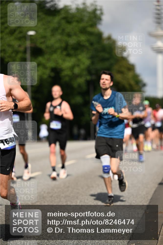29.06.2025 - hella hamburg halbmarathon Dr. Thomas Lammeyer http://msf.ph/oto/8246474 29.06.2025 09:51:29 Kennedybrücke 1164, 1385, 1562, 1644, 1743, 2296, 2767, 3959, 4860, 5091, 5092, 5315, 5923, 6684, 6990, 8362, 9178, 9944, 10384, 10793, 10900, 10968, 11202, 11227 meine-sportfotos.de