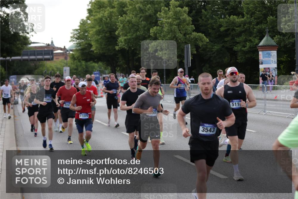 29.06.2025 - hella hamburg halbmarathon Jannik Wohlers http://msf.ph/oto/8246503 29.06.2025 09:55:33 Lombardsbrücke 1143, 1216, 1257, 1267, 1502, 1507, 1689, 2250, 2260, 2818, 2864, 2884, 3060, 3543, 3692, 3945, 4033, 4127, 4324, 4346, 4557, 4601, 5116, 6115, 6134, 6994, 7056, 7100, 7224, 7332, 7367, 7657, 8273, 8335, 8390, 8668, 8821, 8977, 9074, 9551, 10408, 10603, 10811, 10895, 11009, 11211, 11429, 11645, 11733, 12277, 12523, 12875, 13073, 13301, 13672, 13758, 13803, 14239, 14628, 14928, 15384, 15392, 15502, 15899, 16175, 16623, 16738, 17282, 17842 meine-sportfotos.de