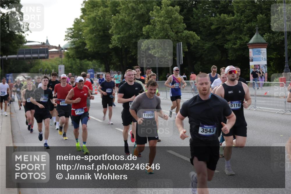 29.06.2025 - hella hamburg halbmarathon Jannik Wohlers http://msf.ph/oto/8246546 29.06.2025 09:55:33 Lombardsbrücke 1143, 1216, 1257, 1267, 1502, 1507, 1689, 2250, 2260, 2818, 2864, 2884, 3060, 3543, 3692, 3945, 4033, 4127, 4324, 4346, 4557, 4601, 5116, 6115, 6134, 6994, 7056, 7100, 7224, 7332, 7367, 7657, 8273, 8335, 8390, 8668, 8821, 8977, 9074, 9551, 10408, 10603, 10811, 10895, 11009, 11211, 11429, 11645, 11733, 12277, 12523, 12875, 13073, 13301, 13672, 13758, 13803, 14239, 14628, 14928, 15384, 15392, 15502, 15899, 16175, 16623, 16738, 17282, 17842 meine-sportfotos.de