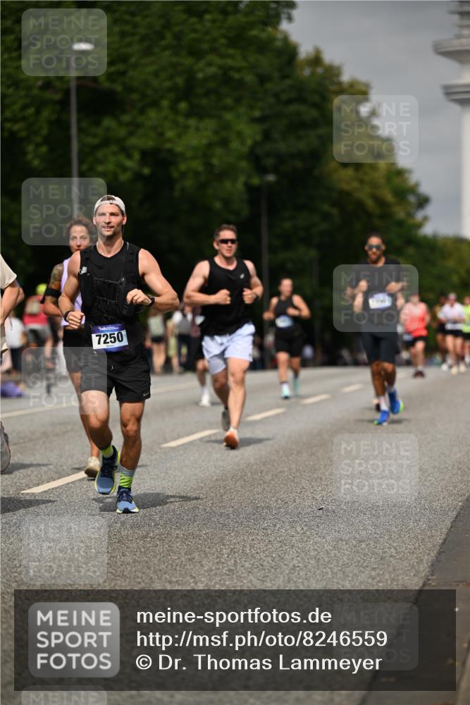 29.06.2025 - hella hamburg halbmarathon Dr. Thomas Lammeyer http://msf.ph/oto/8246559 29.06.2025 10:14:14 Kennedybrücke 1052, 1456, 1483, 1513, 1573, 4389, 7042, 7058, 7250, 7685, 8090, 8685, 8890, 9681, 9816, 9988, 11027, 11180 meine-sportfotos.de