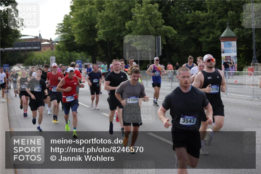 29.06.2025 - hella hamburg halbmarathon Jannik Wohlers http://msf.ph/oto/8246570 29.06.2025 09:55:33 Lombardsbrücke 1143, 1216, 1257, 1267, 1502, 1507, 1689, 2250, 2260, 2818, 2864, 2884, 3060, 3543, 3692, 3945, 4033, 4127, 4324, 4346, 4557, 4601, 5116, 6115, 6134, 6994, 7056, 7100, 7224, 7332, 7367, 7657, 8273, 8335, 8390, 8668, 8821, 8977, 9074, 9551, 10408, 10603, 10811, 10895, 11009, 11211, 11429, 11645, 11733, 12277, 12523, 12875, 13073, 13301, 13672, 13758, 13803, 14239, 14628, 14928, 15384, 15392, 15502, 15899, 16175, 16623, 16738, 17282, 17842 meine-sportfotos.de