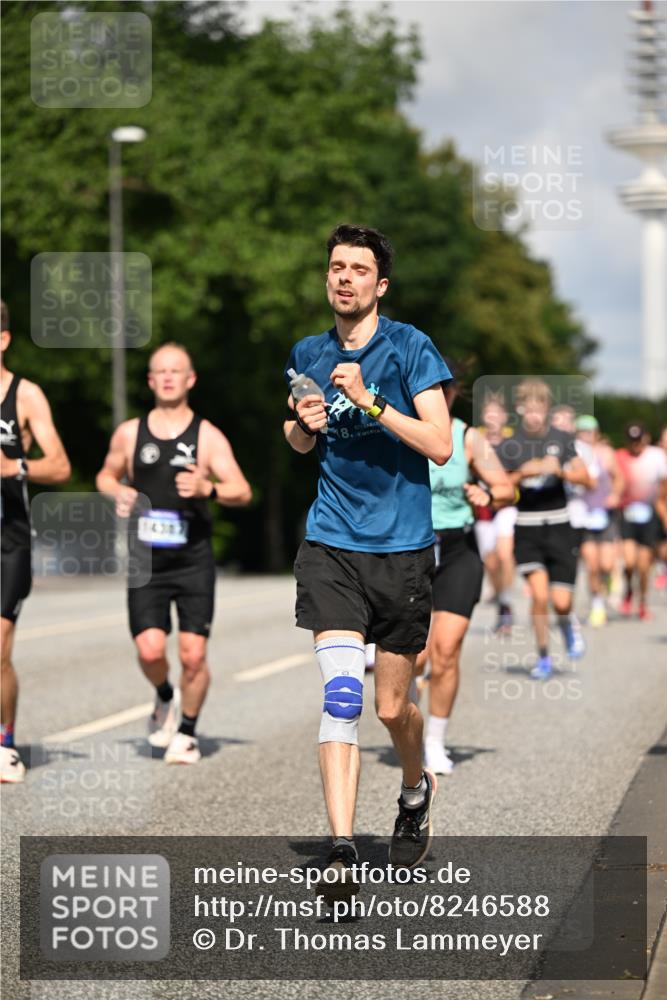 29.06.2025 - hella hamburg halbmarathon Dr. Thomas Lammeyer http://msf.ph/oto/8246588 29.06.2025 09:51:30 Kennedybrücke 1164, 1385, 1562, 1644, 1743, 2296, 2714, 2767, 3959, 4860, 5091, 5092, 5315, 5923, 6684, 6990, 7884, 8362, 9178, 9944, 10384, 10793, 10900, 10968, 11202, 11227 meine-sportfotos.de