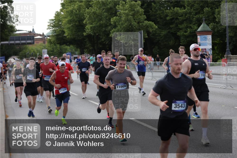 29.06.2025 - hella hamburg halbmarathon Jannik Wohlers http://msf.ph/oto/8246610 29.06.2025 09:55:33 Lombardsbrücke 1143, 1216, 1257, 1267, 1502, 1507, 1689, 2250, 2260, 2818, 2864, 2884, 3060, 3543, 3692, 3945, 4033, 4127, 4324, 4346, 4557, 4601, 5116, 6115, 6134, 6994, 7056, 7100, 7224, 7332, 7367, 7657, 8273, 8335, 8390, 8668, 8821, 8977, 9074, 9551, 10408, 10603, 10811, 10895, 11009, 11211, 11429, 11645, 11733, 12277, 12523, 12875, 13073, 13301, 13672, 13758, 13803, 14239, 14628, 14928, 15384, 15392, 15502, 15899, 16175, 16623, 16738, 17282, 17842 meine-sportfotos.de