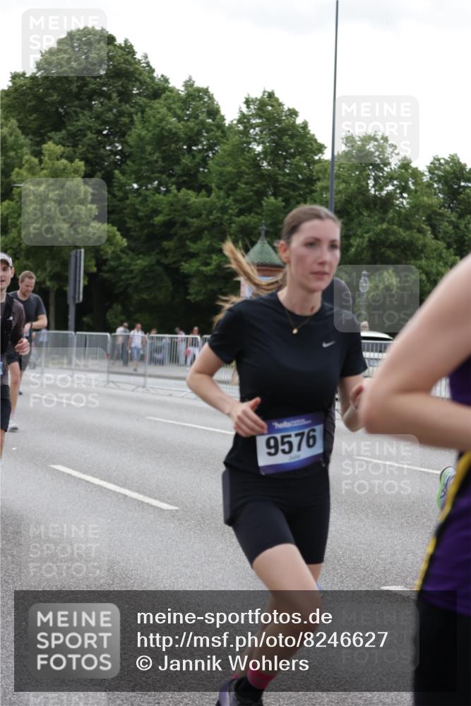 29.06.2025 - hella hamburg halbmarathon Jannik Wohlers http://msf.ph/oto/8246627 29.06.2025 10:30:36 Lombardsbrücke 1472, 1773, 2097, 2268, 2505, 3131, 6195, 6620, 6787, 7351, 8757, 9576, 10989, 11981, 11988, 12384, 12627, 14095, 14803, 15466, 15589, 17224, 17463, 17742, 17966, 19052, 19226 meine-sportfotos.de