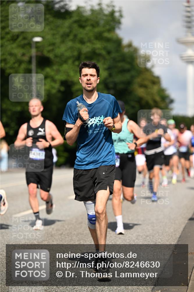 29.06.2025 - hella hamburg halbmarathon Dr. Thomas Lammeyer http://msf.ph/oto/8246630 29.06.2025 09:51:30 Kennedybrücke 1164, 1385, 1562, 1644, 1743, 2296, 2714, 2767, 3959, 4860, 5091, 5092, 5315, 5923, 6684, 6990, 7884, 8362, 9178, 9944, 10384, 10793, 10900, 10968, 11202, 11227 meine-sportfotos.de