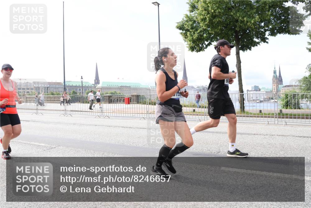 29.06.2025 - hella hamburg halbmarathon Lena Gebhardt http://msf.ph/oto/8246657 29.06.2025 10:10:02 Lombardsbrücke 1052, 1456, 1548, 1823, 3921, 4592, 5511, 7042, 7058, 7081, 7333, 7636, 8090, 8219, 8685, 8890, 9150, 9297, 9306, 9366, 9434, 9674, 9781, 10036, 10943, 11027, 12255, 12509, 12567, 13739, 16191, 16445, 16455, 16872, 16918, 17148, 17630, 17899, 18076, 18196, 18440, 18707, 19242 meine-sportfotos.de