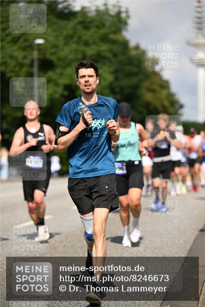 29.06.2025 - hella hamburg halbmarathon Dr. Thomas Lammeyer http://msf.ph/oto/8246673 29.06.2025 09:51:30 Kennedybrücke 1164, 1385, 1562, 1644, 1743, 2296, 2714, 2767, 3959, 4860, 5091, 5092, 5315, 5923, 6684, 6990, 7884, 8362, 9178, 9944, 10384, 10793, 10900, 10968, 11202, 11227 meine-sportfotos.de