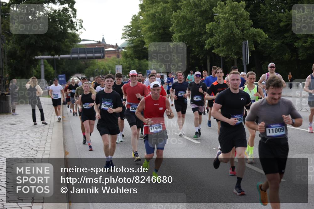 29.06.2025 - hella hamburg halbmarathon Jannik Wohlers http://msf.ph/oto/8246680 29.06.2025 09:55:34 Lombardsbrücke 1143, 1216, 1257, 1267, 1502, 1507, 1689, 2083, 2250, 2260, 2818, 2864, 2884, 3060, 3543, 3692, 4033, 4127, 4324, 4346, 4557, 4601, 5116, 6115, 6134, 6994, 7056, 7100, 7224, 7332, 7657, 8273, 8335, 8390, 8668, 8821, 9074, 9551, 10408, 10603, 10811, 10895, 11009, 11211, 11429, 11645, 12277, 12523, 12875, 13073, 13301, 13672, 13758, 13803, 14239, 14628, 14928, 15384, 15392, 15502, 15899, 16175, 16623, 16738, 17127, 17131, 17282, 17842 meine-sportfotos.de
