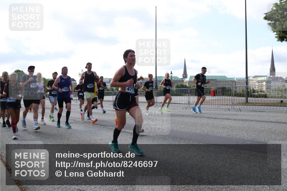 29.06.2025 - hella hamburg halbmarathon Lena Gebhardt http://msf.ph/oto/8246697 29.06.2025 09:56:34 Lombardsbrücke 1061, 1452, 1460, 1496, 1499, 1592, 1628, 1833, 1877, 2013, 2058, 2082, 2083, 2208, 2378, 2396, 2504, 2771, 2953, 2996, 3256, 3296, 3310, 3652, 4065, 4077, 4377, 4404, 4635, 4711, 4833, 5169, 5194, 5482, 5600, 5607, 5839, 5978, 6033, 6115, 6168, 6286, 6511, 6512, 6561, 6562, 7178, 7383, 7475, 7583, 7943, 8261, 8361, 8514, 8572, 8587, 8618, 8661, 8710, 8863, 8921, 8968, 8989, 8996, 9082, 9246, 9537, 9597, 9638, 10596 meine-sportfotos.de