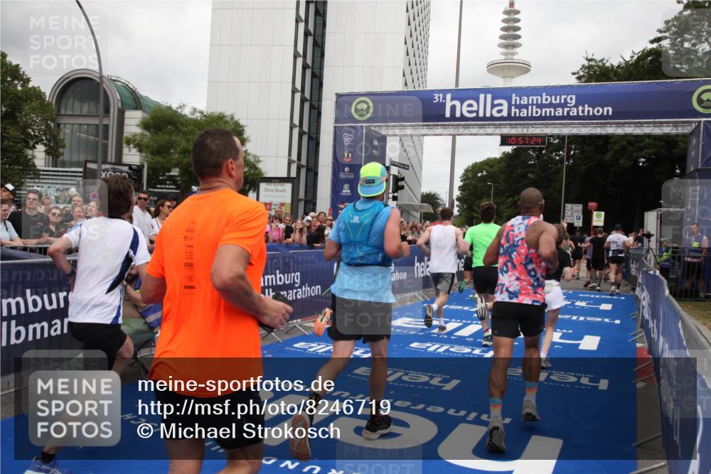 29.06.2025 - hella hamburg halbmarathon Michael Strokosch http://msf.ph/oto/8246719 29.06.2025 10:57:22 Ziel 1877, 2417, 2676, 4940, 5926, 6272, 8585, 9450, 9577, 9934, 10383, 11590, 12014, 12590, 13664, 13750, 15110, 15229, 15664, 16625, 17660, 17779, 17848, 17993, 19184 meine-sportfotos.de