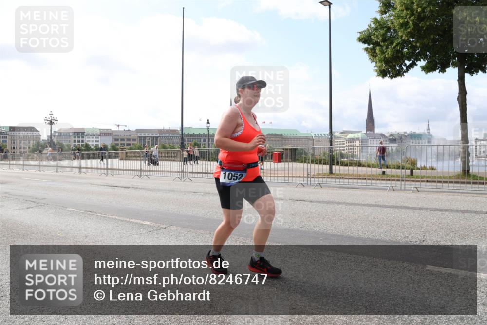 29.06.2025 - hella hamburg halbmarathon Lena Gebhardt http://msf.ph/oto/8246747 29.06.2025 10:10:03 Lombardsbrücke 1052, 1456, 1548, 1823, 3921, 4592, 5511, 7042, 7058, 7081, 7333, 7636, 8090, 8219, 8685, 8890, 9150, 9297, 9306, 9366, 9434, 9674, 9781, 10036, 10943, 11027, 12255, 12509, 12567, 13739, 13797, 16191, 16445, 16455, 16872, 16918, 17148, 17630, 17899, 18076, 18196, 18440, 18707, 19242 meine-sportfotos.de