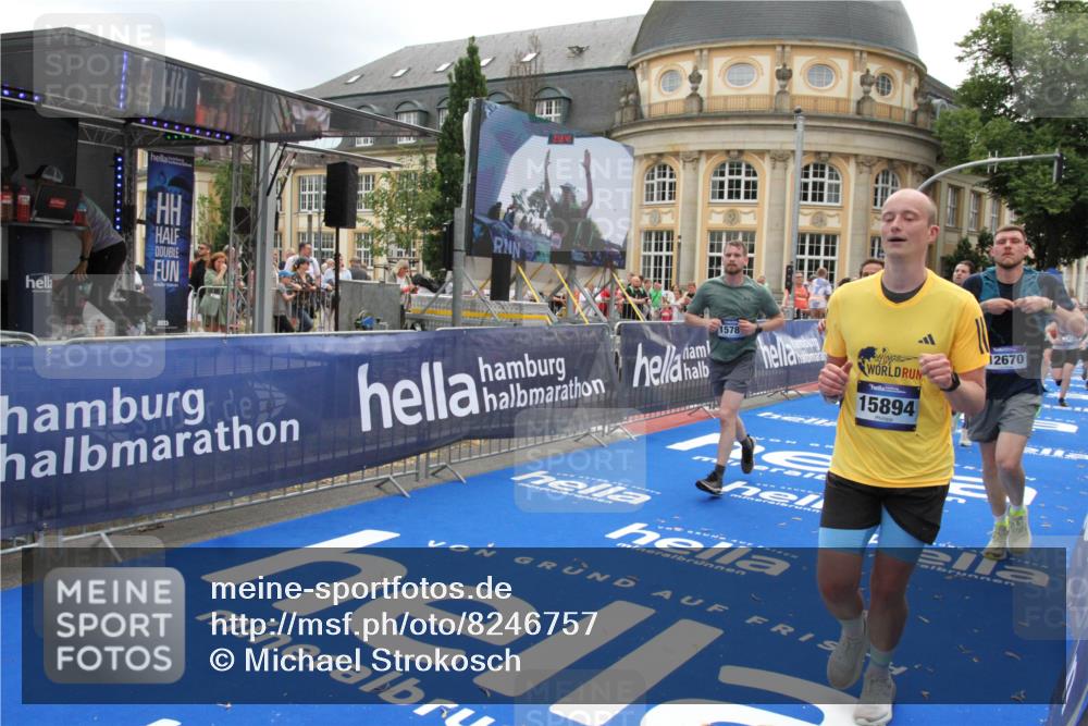29.06.2025 - hella hamburg halbmarathon Michael Strokosch http://msf.ph/oto/8246757 29.06.2025 10:49:29 Ziel 1342, 1476, 2878, 4183, 4185, 8437, 8813, 11339, 11779, 11819, 12670, 13269, 14838, 15422, 15784, 15894, 15966, 16891, 18476, 18887, 18960 meine-sportfotos.de