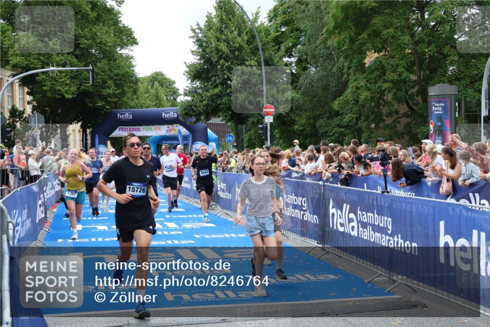 29.06.2025 - hella hamburg halbmarathon Zöllner http://msf.ph/oto/8246764 29.06.2025 10:57:17 Ziel 1387, 1877, 2417, 2676, 4167, 4940, 8585, 9577, 9884, 9934, 10383, 11590, 11612, 13750, 14139, 15110, 15229, 15664, 15726, 17660, 17779, 17848, 17993, 19184 meine-sportfotos.de