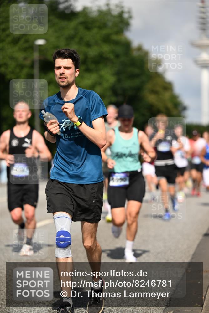 29.06.2025 - hella hamburg halbmarathon Dr. Thomas Lammeyer http://msf.ph/oto/8246781 29.06.2025 09:51:30 Kennedybrücke 1164, 1385, 1562, 1644, 1743, 2296, 2714, 2767, 3959, 4860, 5091, 5092, 5315, 5923, 6684, 6990, 7884, 8362, 9178, 9944, 10384, 10793, 10900, 10968, 11202, 11227 meine-sportfotos.de