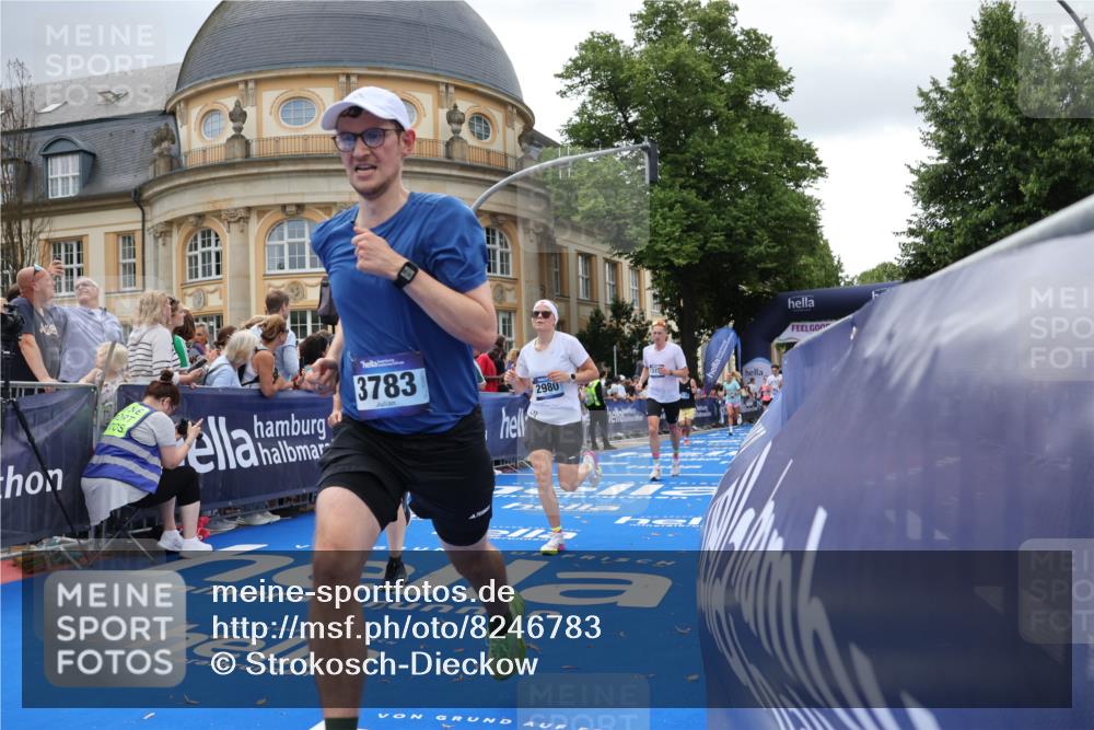 29.06.2025 - hella hamburg halbmarathon Strokosch-Dieckow http://msf.ph/oto/8246783 29.06.2025 10:38:57 Ziel 1164, 1803, 2262, 2980, 3136, 3783, 4359, 6682, 8958, 11447, 13137, 15257, 15561, 15873, 16820, 17722, 18734, 19151 meine-sportfotos.de