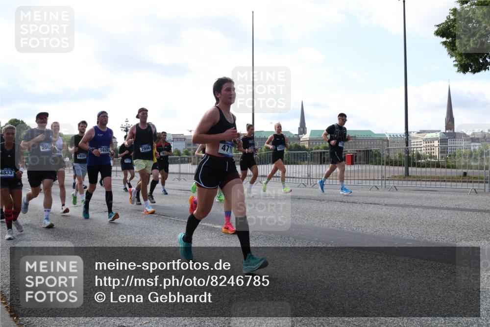 29.06.2025 - hella hamburg halbmarathon Lena Gebhardt http://msf.ph/oto/8246785 29.06.2025 09:56:34 Lombardsbrücke 1061, 1452, 1460, 1496, 1499, 1592, 1628, 1833, 1877, 2013, 2058, 2082, 2083, 2208, 2378, 2396, 2504, 2771, 2953, 2996, 3256, 3296, 3310, 3652, 4065, 4077, 4377, 4404, 4635, 4711, 4833, 5169, 5194, 5482, 5600, 5607, 5839, 5978, 6033, 6115, 6168, 6286, 6511, 6512, 6561, 6562, 7178, 7383, 7475, 7583, 7943, 8261, 8361, 8514, 8572, 8587, 8618, 8661, 8710, 8863, 8921, 8968, 8989, 8996, 9082, 9246, 9537, 9597, 9638, 10596 meine-sportfotos.de
