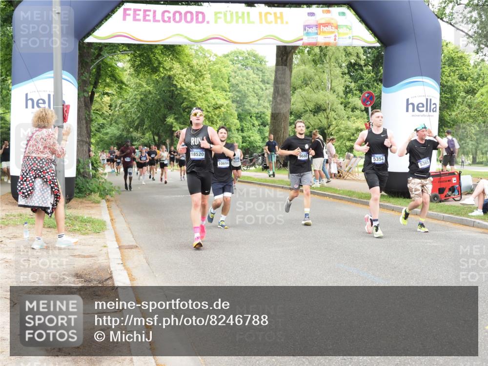 29.06.2025 - hella hamburg halbmarathon MichiJ http://msf.ph/oto/8246788 29.06.2025 10:51:10 Zwischen KM18-KM19 2698, 3572, 5354, 5365, 8578, 9680, 10694, 12177, 13939, 16639, 18520 meine-sportfotos.de