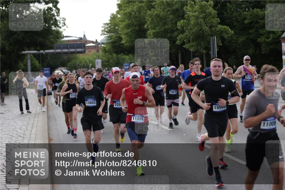 29.06.2025 - hella hamburg halbmarathon Jannik Wohlers http://msf.ph/oto/8246810 29.06.2025 09:55:34 Lombardsbrücke 1143, 1216, 1257, 1267, 1502, 1507, 1689, 2083, 2250, 2260, 2818, 2864, 2884, 3060, 3543, 3692, 4033, 4127, 4324, 4346, 4557, 4601, 5116, 6115, 6134, 6994, 7056, 7100, 7224, 7332, 7657, 8273, 8335, 8390, 8668, 8821, 9074, 9551, 10408, 10603, 10811, 10895, 11009, 11211, 11429, 11645, 12277, 12523, 12875, 13073, 13301, 13672, 13758, 13803, 14239, 14628, 14928, 15384, 15392, 15502, 15899, 16175, 16623, 16738, 17127, 17131, 17282, 17842 meine-sportfotos.de