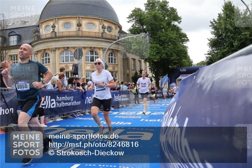 29.06.2025 - hella hamburg halbmarathon Strokosch-Dieckow http://msf.ph/oto/8246816 29.06.2025 10:38:57 Ziel 1164, 1803, 2262, 2980, 3136, 3783, 4359, 6682, 8958, 11447, 13137, 15257, 15561, 15873, 16820, 17722, 18734, 19151 meine-sportfotos.de