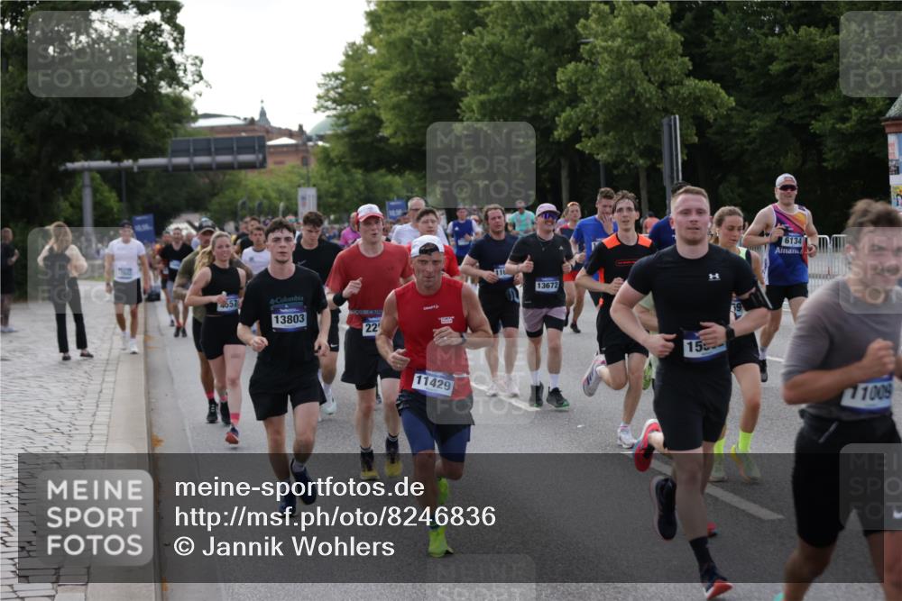29.06.2025 - hella hamburg halbmarathon Jannik Wohlers http://msf.ph/oto/8246836 29.06.2025 09:55:34 Lombardsbrücke 1143, 1216, 1257, 1267, 1502, 1507, 1689, 2083, 2250, 2260, 2818, 2864, 2884, 3060, 3543, 3692, 4033, 4127, 4324, 4346, 4557, 4601, 5116, 6115, 6134, 6994, 7056, 7100, 7224, 7332, 7657, 8273, 8335, 8390, 8668, 8821, 9074, 9551, 10408, 10603, 10811, 10895, 11009, 11211, 11429, 11645, 12277, 12523, 12875, 13073, 13301, 13672, 13758, 13803, 14239, 14628, 14928, 15384, 15392, 15502, 15899, 16175, 16623, 16738, 17127, 17131, 17282, 17842 meine-sportfotos.de