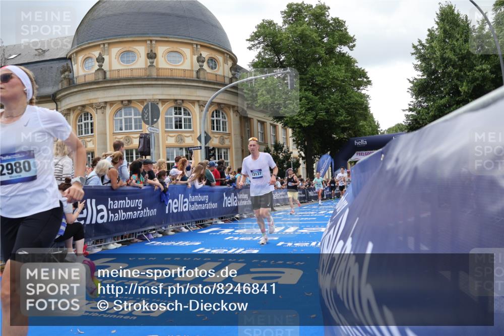 29.06.2025 - hella hamburg halbmarathon Strokosch-Dieckow http://msf.ph/oto/8246841 29.06.2025 10:38:58 Ziel 1164, 1803, 2262, 2980, 3136, 3783, 4359, 6682, 6686, 6687, 8958, 11447, 11619, 13137, 15257, 15561, 15873, 16820, 17722, 18734, 19151 meine-sportfotos.de