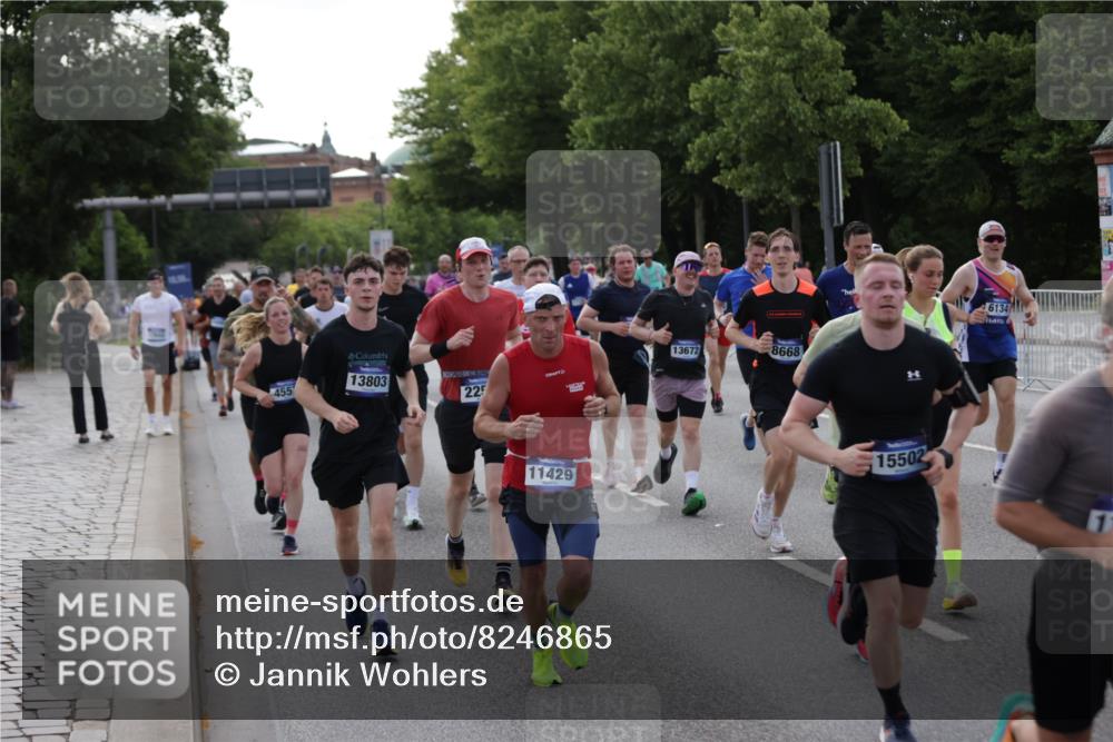 29.06.2025 - hella hamburg halbmarathon Jannik Wohlers http://msf.ph/oto/8246865 29.06.2025 09:55:34 Lombardsbrücke 1143, 1216, 1257, 1267, 1502, 1507, 1689, 2083, 2250, 2260, 2818, 2864, 2884, 3060, 3543, 3692, 4033, 4127, 4324, 4346, 4557, 4601, 5116, 6115, 6134, 6994, 7056, 7100, 7224, 7332, 7657, 8273, 8335, 8390, 8668, 8821, 9074, 9551, 10408, 10603, 10811, 10895, 11009, 11211, 11429, 11645, 12277, 12523, 12875, 13073, 13301, 13672, 13758, 13803, 14239, 14628, 14928, 15384, 15392, 15502, 15899, 16175, 16623, 16738, 17127, 17131, 17282, 17842 meine-sportfotos.de