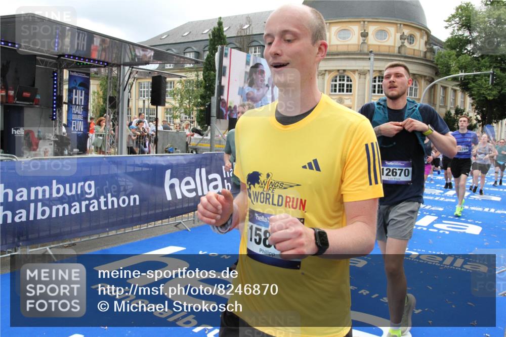 29.06.2025 - hella hamburg halbmarathon Michael Strokosch http://msf.ph/oto/8246870 29.06.2025 10:49:30 Ziel 1342, 1476, 2878, 8437, 8689, 8813, 11339, 11779, 12094, 12670, 13269, 14838, 15784, 15894, 15966, 16891, 18476, 18887, 18960 meine-sportfotos.de