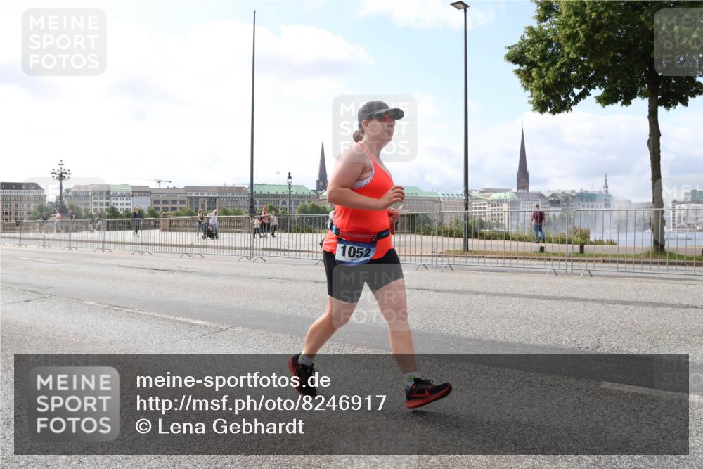 29.06.2025 - hella hamburg halbmarathon Lena Gebhardt http://msf.ph/oto/8246917 29.06.2025 10:10:03 Lombardsbrücke 1052, 1456, 1548, 1823, 3921, 4592, 5511, 7042, 7058, 7081, 7333, 7636, 8090, 8219, 8685, 8890, 9150, 9297, 9306, 9366, 9434, 9674, 9781, 10036, 10943, 11027, 12255, 12509, 12567, 13739, 13797, 16191, 16445, 16455, 16872, 16918, 17148, 17630, 17899, 18076, 18196, 18440, 18707, 19242 meine-sportfotos.de
