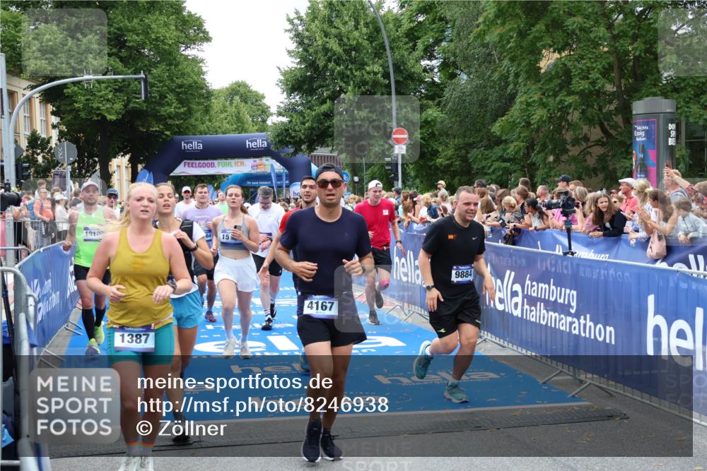 29.06.2025 - hella hamburg halbmarathon Zöllner http://msf.ph/oto/8246938 29.06.2025 10:57:19 Ziel 1387, 1877, 2417, 2676, 4167, 4940, 8585, 9450, 9577, 9884, 9934, 10383, 11590, 11612, 12014, 12590, 13750, 15110, 15229, 15664, 16625, 17660, 17779, 17848, 17993, 19184 meine-sportfotos.de